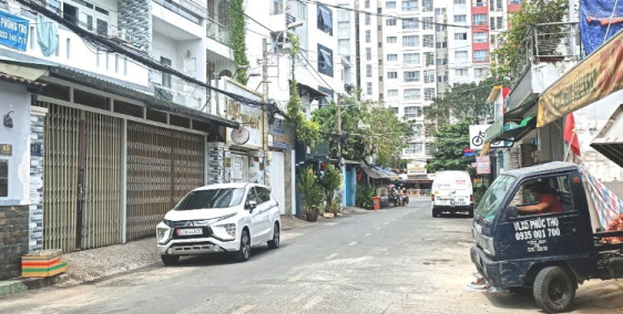 Nhà Tân Phú 73m2, Sát mặt tiền, sổ vuông đét,  chỉ 5.69 tỷ
