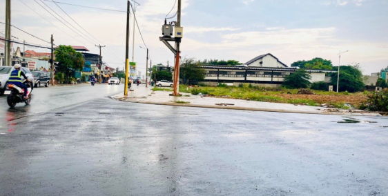 Đất Bình Dương ngay đối diện chợ, cách Quốc lộ 13 chỉ 200m.