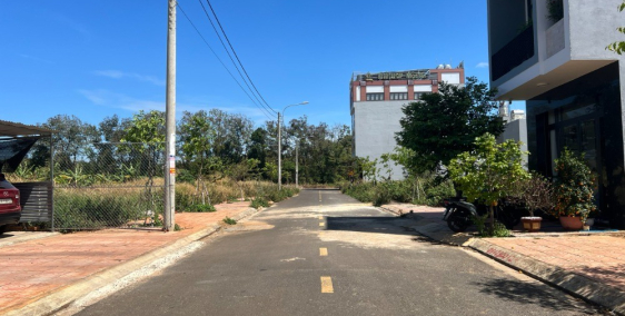 Đất Đấu Giá Hà Huy Tập - BMT giá ổn đinh và giá tốt nhất trong toàn khu này