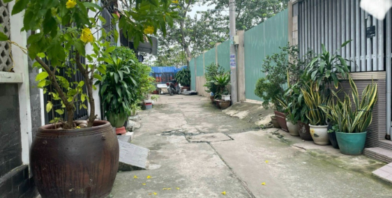 BÁN lô đất 65m2 ngay ngã tư Phú Thuận và Huỳnh Tấn Phát Quận 7 giá 4tỷ3