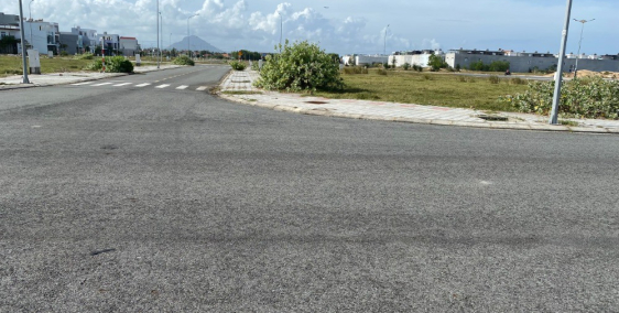 Cần tiền bán lại lô đất mặt tiền đường 16m gần Sân Bay và Sát Biển