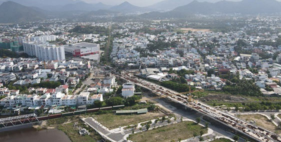 Cho thuê mặt bằng rộng 56m tại đường Nguyễn Hữu Thọ, đối diện hồ Linh Đàm