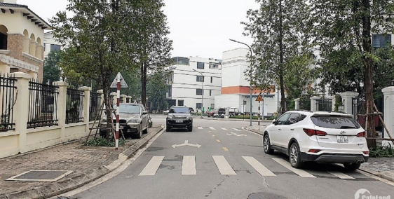 Biệt thự Vinhomes Thăng Long. View hồ, Hè 4m đường 8m. 200m2 MT9.5m 4T 30tỷ