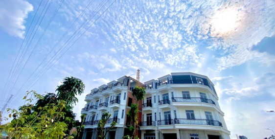 bán nhà phố có hồ bơi, công viên cây xanh nội khu, mua ở hoặc đầu tư đều được