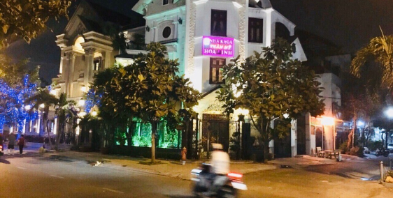 Biệt thự góc 2 mặt tiền đường Lê Thúc Hoạch, DT: 9x16m đúc 4 tấm, giá: 27.5 tỷ,