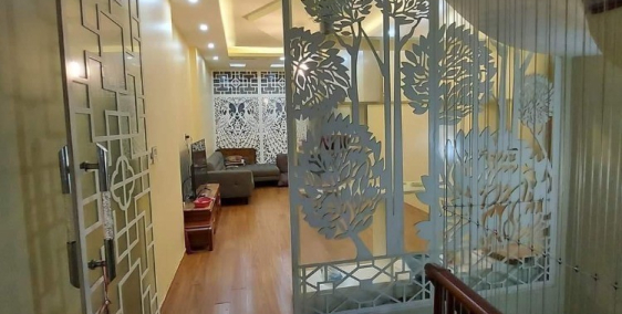 Bán nhà mặt phố Ngọc Hà, Ba Đình vị trí đẹp, kinh doanh đắc địa, full nội thất.