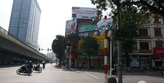 MẶT PHỐ NGUYỄN CHÍ THANH ,TRUNG TÂM NGÃ TƯ KẾT NỐI TRẦN DUY HƯNG - ĐƯỜNG LÁNG. -