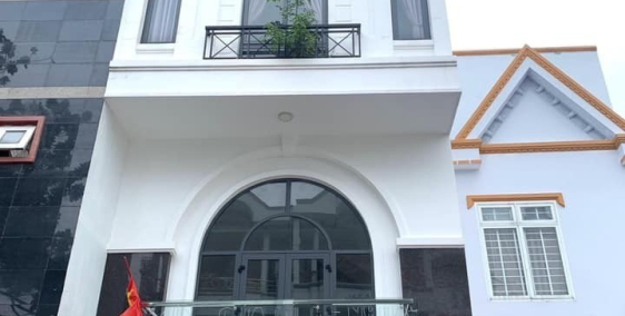 Kẹt tiền bán gấp MT 5,2x20m, trệt 3 lầu.  Đường Trần Đình Xu, p.Cô Giang, Q.1.