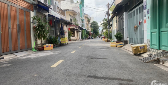 Bán nhà nát 4*15 tiện xây mới, đường 8m gần ngã tư Bốn Xã