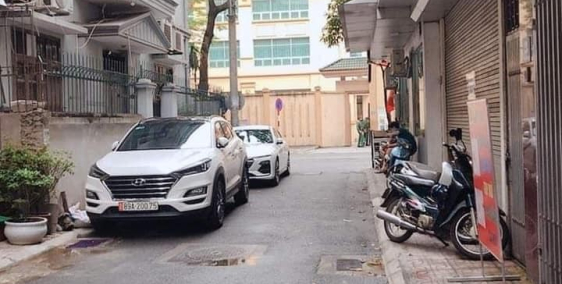 Bán nhà quận Cầu Giấy 54m2 mặt tiền 4.5m ô tô vào nhà giá 11.5 tỷ Lh 0386380199