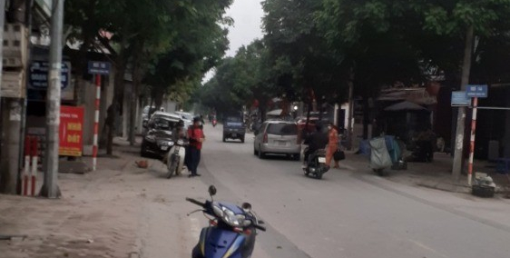 Bán nhà phố Vân Trì, Kinh Doanh sầm uất, xebus đỗ cửa 45m2, giá 3.9 tỷ