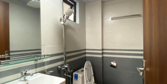 Bán nhà Trương Định, 5 tầng, ô tô đỗ cổng, sổ đỏ , 2.7 tỷ