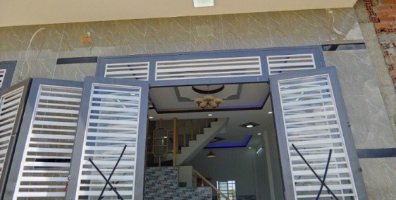 Nhà mới xây 4x17m ,1 trệt 1 lầu, 2 phòng ngủ. Gần chợ Việt Kiều, Liêu Bình Hương