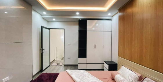 Hiếm nhà bán. Gần ô tô, Hồng Tiến - Bồ Đề, dt 42m2 x 4t, mt 4m giá 3.3 tỷ.