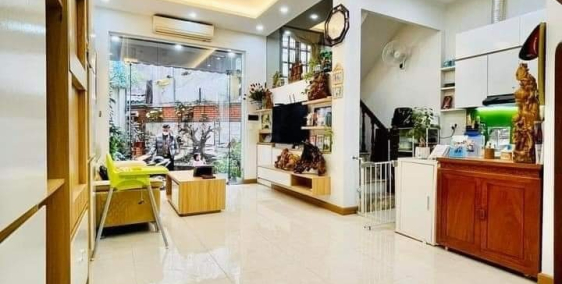 NHÀ LÔ GÓC! Gần ôtô Ngọc Lâm - Long Biên dt 62m2 x 5t, mt 5m giá chỉ 5.85 tỷ.