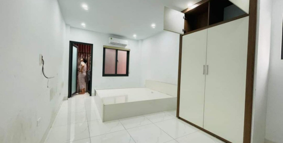 BÁN NHÀ HIẾM ! Ngọc Lâm - Long Biên, dt 60m2 x 4t, mt 4.5m giá chỉ 4.6 tỷ.