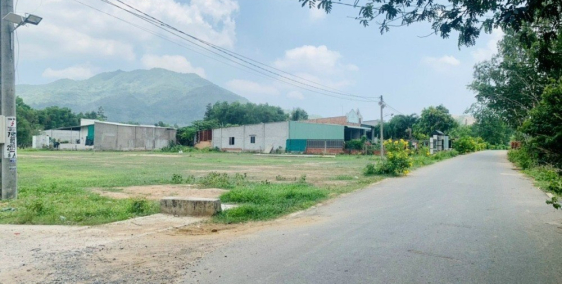 Đất trung tâm Châu Pha, cạnh KCN Châu Đức,sổ hồng cầm tay, thổ cư có sẵn.