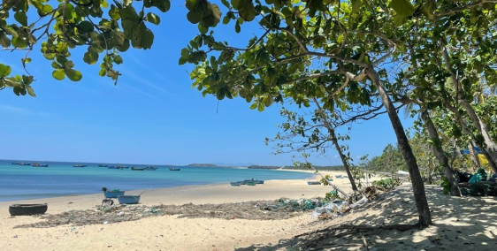 BÁN LÔ ĐẤT VUÔNG VỨC 4 MẶT TIỀN MẶT BIỂN LONG THUỶ XÂY CĂN NHÀ BỜ BIỂN TRONG MƠ