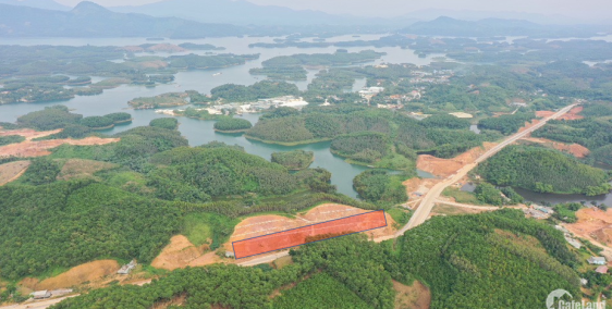 Đất ở đô thị thị trấn Yên Bình- Yên Bái , cạnh hồ Thác Bà, giá 12tr/m2, ck 3%