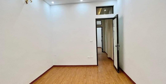 Nhà Hiếm! Ngõ Ba Gác Tránh Ngọc Lâm - Long Biên dt 42m2, mt 3.5m giá chỉ 3.2 tỷ.