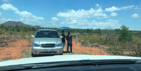 Đất liền kề sân bay kết nối thẳng ra biển