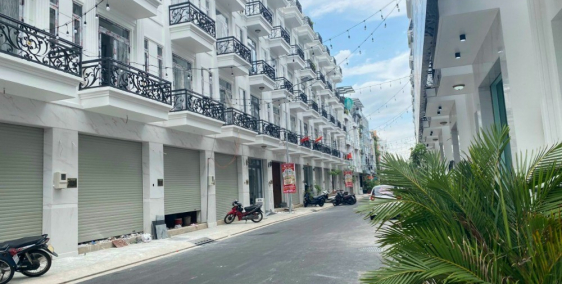 Nhà xây mới 1 trệt 3 lầu, Thoại Ngọc Hầu, SHR, đường rộng thuận tiện kinh doanh