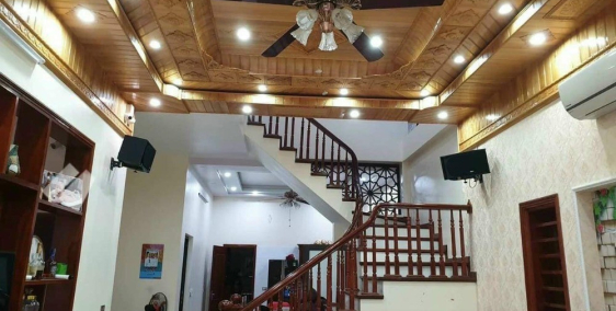 Bán nhà 2 tầng mặt phố thuộc phường Quang Trung, TP HD, 165m2, mt 10m, 5 ngủ, ga