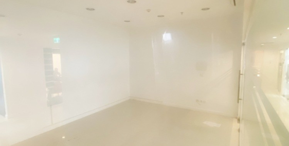 Cho thuê văn phòng Novaland cao cấp The Prince Residence giá 10tr y hình.