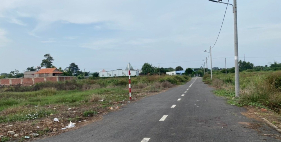 Bán gấp lô đất mặt tiền đường nhựa Trần Huy Liệu , TT Đất Đỏ dt 165m2  ,