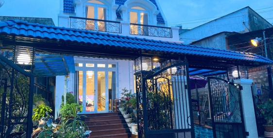 Bán Nhà ViLa TP Dalat 200m2 , mặt tiền đường nhựa , 2 mặt tiền