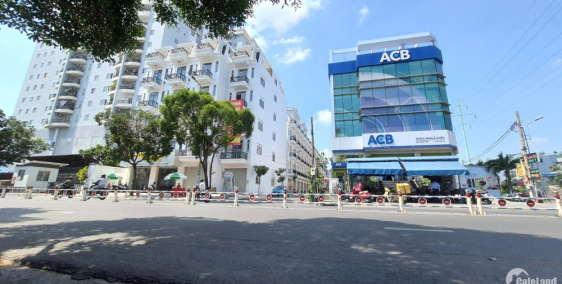 bán nhà phố nằm trong khu trung tâm, vô vàng tiện lợi