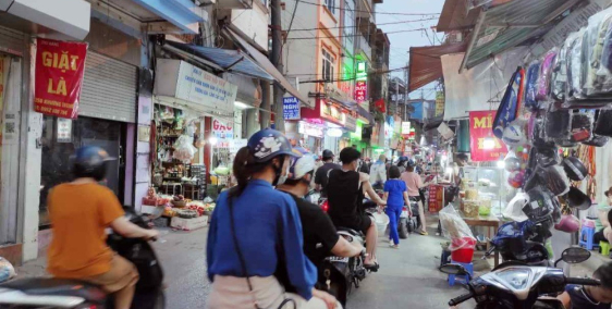 Bán nhà mặt phố Khương Trung, Cổng chợ, Kinh doanh sầm uất