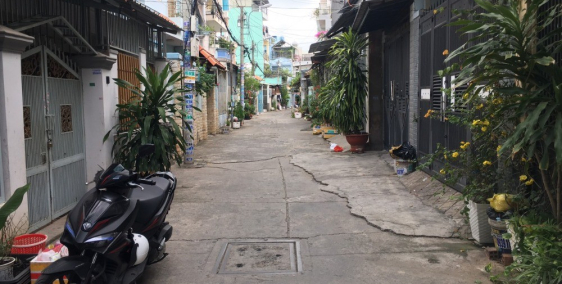 Bán nhà đang ở gần nhiều tiện ích đường lớn