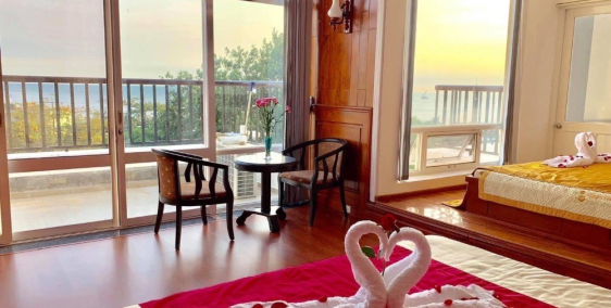 Định cư nước ngoài cần bán gấp KS đường Phan Văn Trị cách biển chỉ 100m