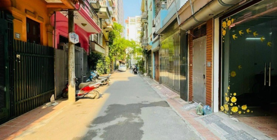 Bán nhà đường Phạm Văn Đồng phân lô, 2 ô tô tránh 65m2, giá chỉ 11 tỷ.