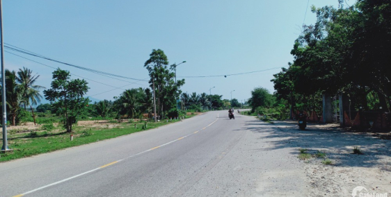 Mặt tiền kinh doanh cạnh Đồng Cừu Suối Tiên