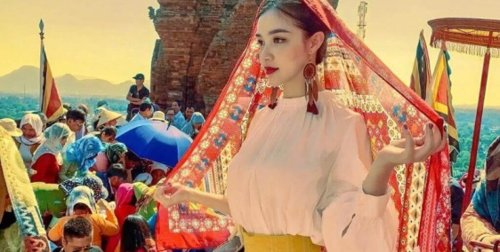 BÁN GẤP lô góc 2 mặt tiền 140M2- Đường 30m- Full tiện ích 2km