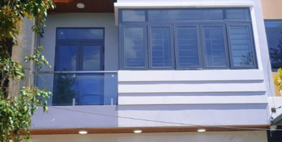 Bán gấp nhà 1 trệt 2 lầu 1 sân thượng cách chợ bình chánh 1,5km