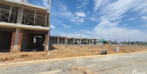 ĐẤT NỀN GẦN SÂN BAY, KỀ VÁCH VỚI BIỂN TẠI NINH THUẬN