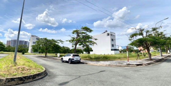 Bán gấp lô đất mặt tiền Đỗ Xuân Hợp, P. Phước Long B, Q9, sổ sẵn. Giá chỉ 2.3tỷ