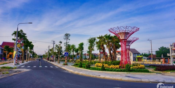 Bán nhánh 3 lô liền kề hướng Đông, ngay quốc lộ, giá thấp nhất thị trường