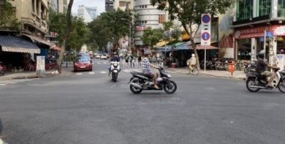 MẶT PHỐ NGUYỄN HỮU CẦU , QUẬN 1  112M2 , 4 LẦU CÓ THANG MÁY ( 70 TỶ )