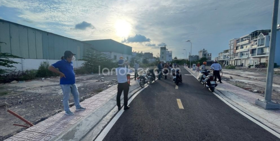 Bán lô đất kế góc 70.8m2 (4x17.7m), đối diện chợ Bình Trị Đông