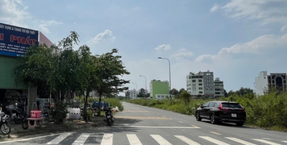 Tôi cần bán gấp đất MT Nguyễn Hữu Thọ, Nhà Bè, DT 90m2. SHR Giá chỉ 2.3 tỷ. XDTD