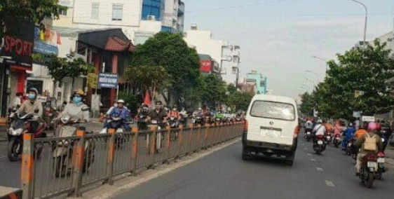 Cần bán lô đất đường Huỳnh Tấn Phát, Q. 7. Giá chỉ 2.8tỷ, sổ riêng, 90m2, XDTD