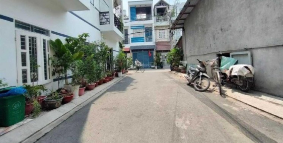 Kẹt tiền cần bán, MT Phạm Thế Hiển, Q. 8, ngay chợ Phú lợi 1, giá 2.3 Tỷ, 80m2,