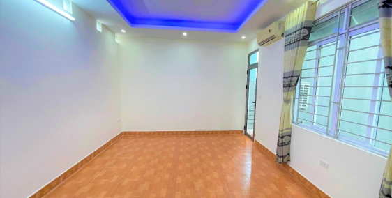 Nhà phố Vĩnh Hưng 30m2 x 5 tầng, oto đỗ cổng giá 2,99 tỷ