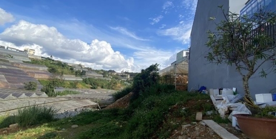 Được chia 60m2 đất cần bán lại giá 720tr. Cách đường Hùng Vương 400m. Sổ đỏ sẵn,