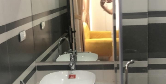 Bán nhà Đê La Thành 46m2 mt 5,2m, vài vước ra phố, 3 mặt thoáng, nhỉnh 6 tỷ. LH