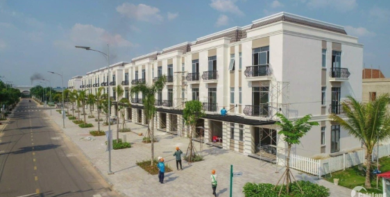 Nhà phố thương mại 1 trệt 2 lầu mới xây tại  TP Châu Đốc